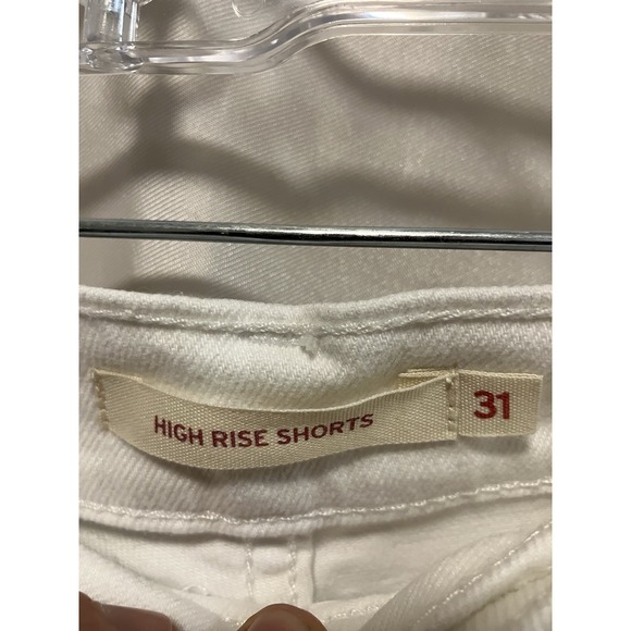 Levi's Women's High Rise White Distressed Shorts Size 31 W Excellent Condition - Picture 2 of 4
